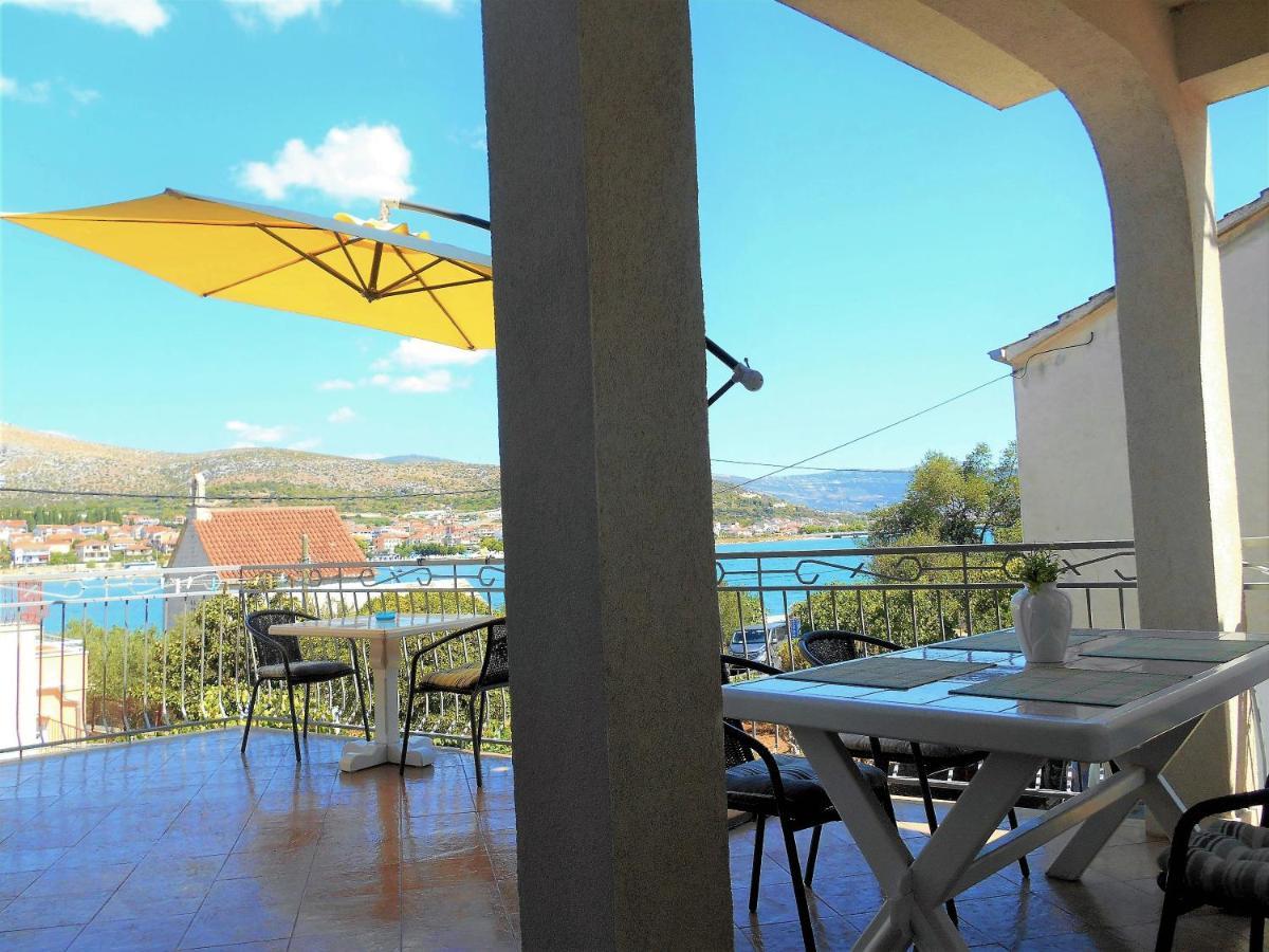 Apartments Bresan Trogir Exterior photo