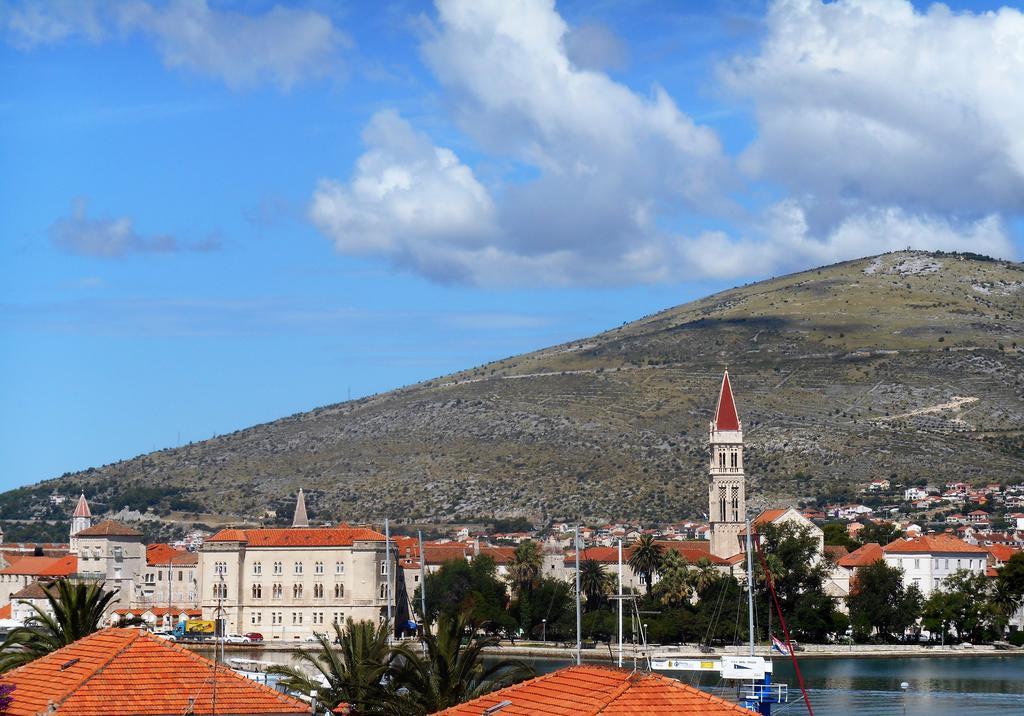 Apartments Bresan Trogir Exterior photo